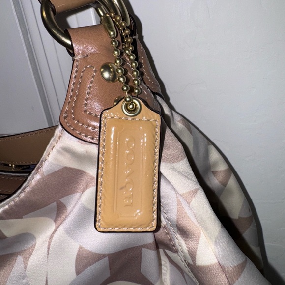 Coach hobobag - Picture 9 of 16